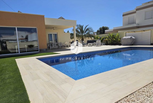 Resale - Villa -
Torrevieja - Costa Blanca