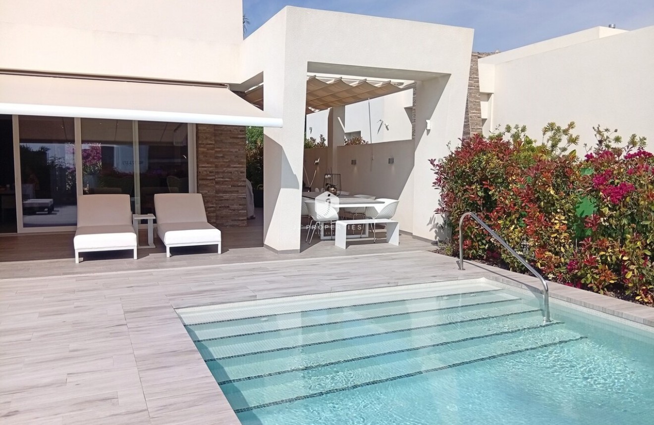 Resale - Villa -
La Finca Golf Resort - Inland