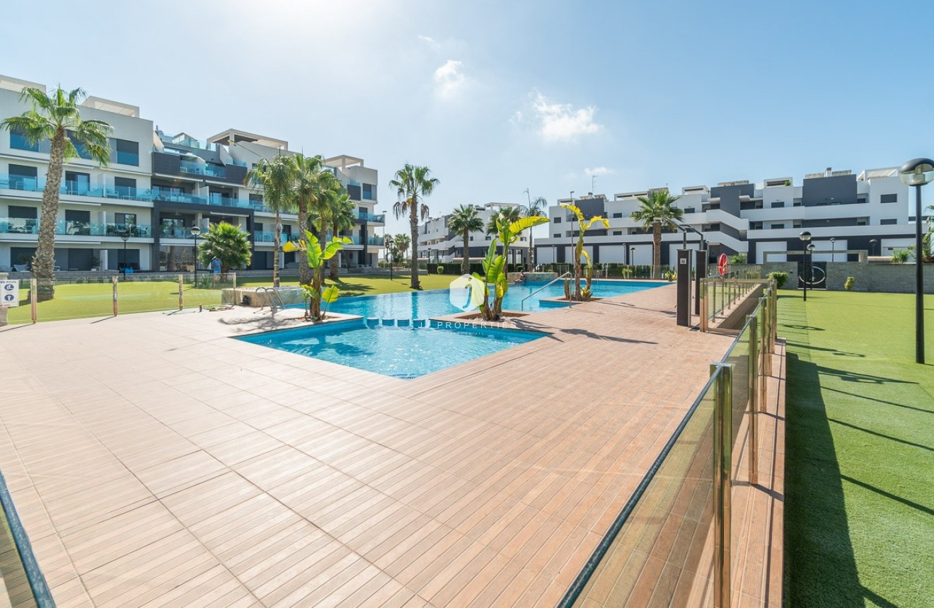 Z drugiej ręki - Mieszkanie w bloku -
El Raso - Costa Blanca