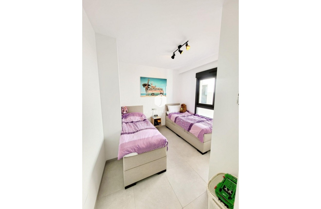 Z drugiej ręki - Daszek -
San Miguel de Salinas - Costa Blanca