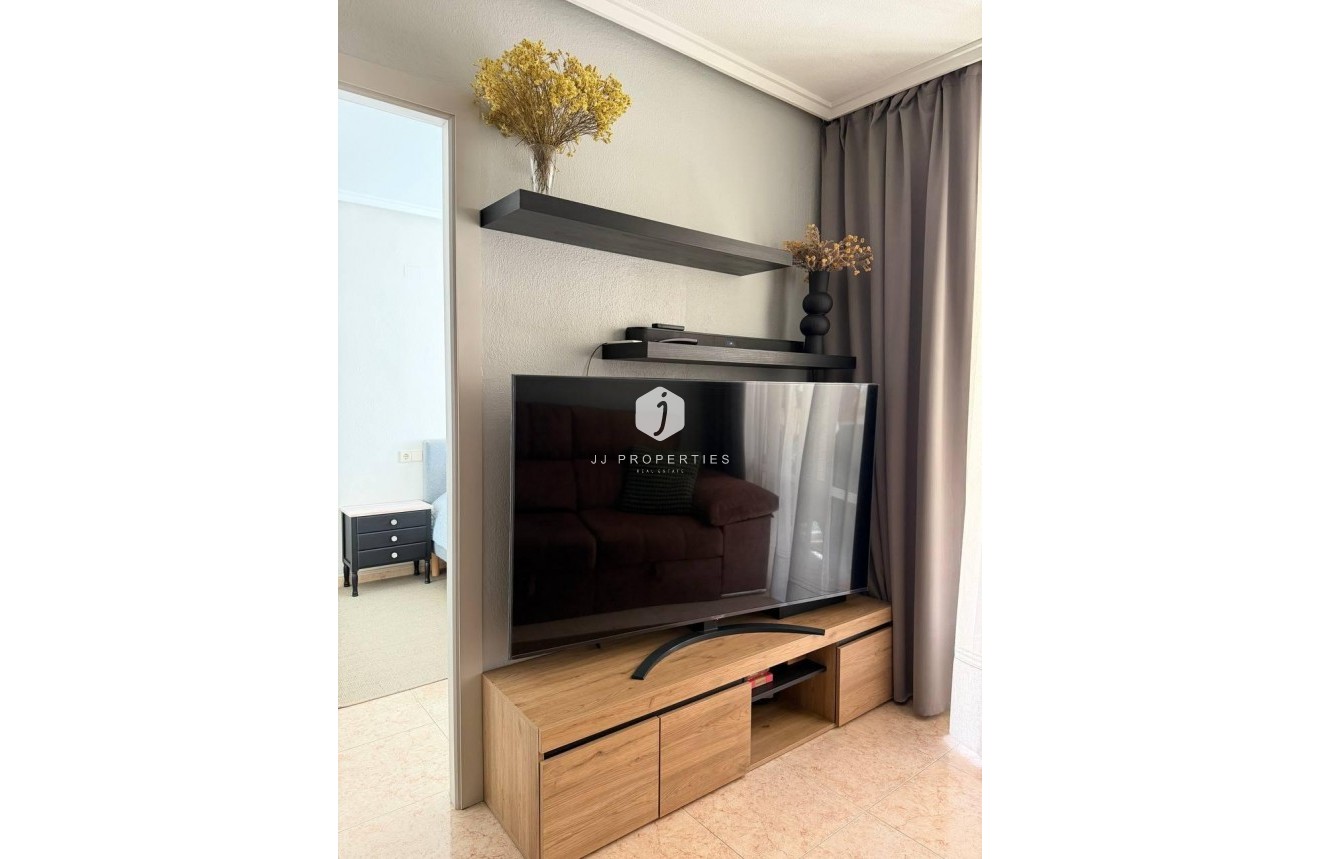 D'occasion - Appartement -
Torrevieja - Centro