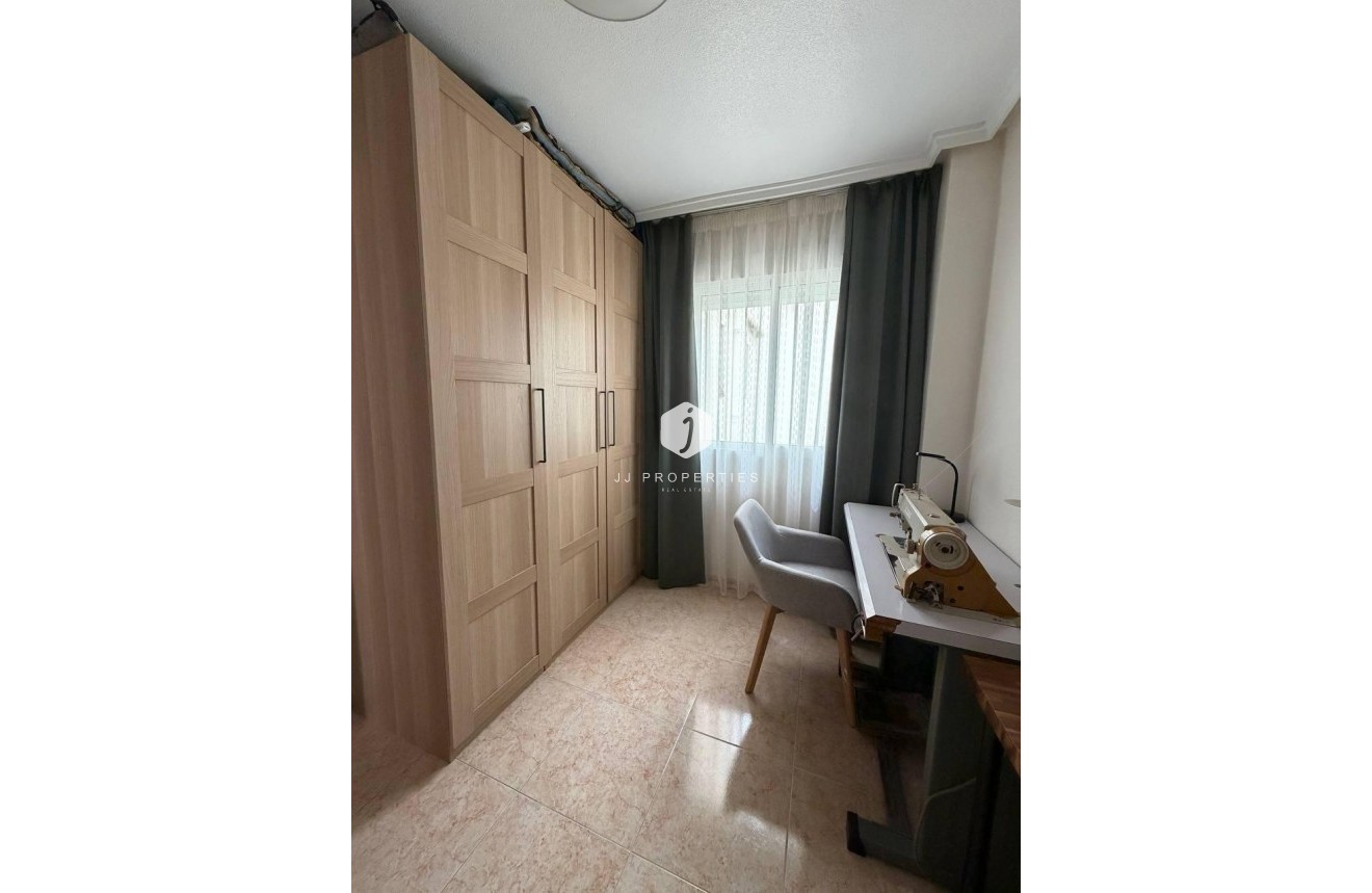 D'occasion - Appartement -
Torrevieja - Centro
