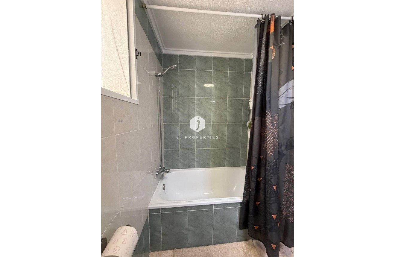D'occasion - Appartement -
Torrevieja - Centro