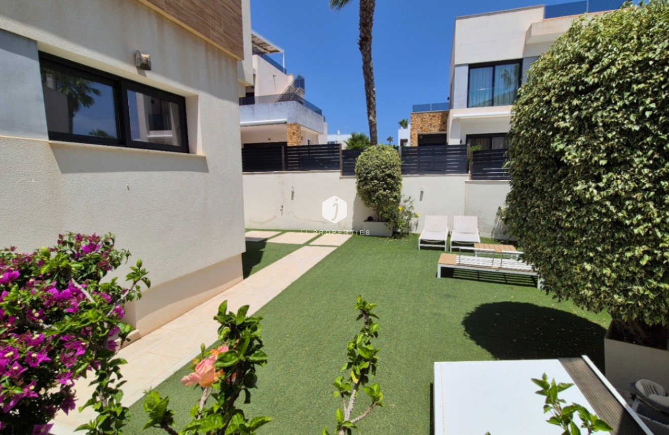 Tweedehands - Villa -
Torrevieja - Costa Blanca