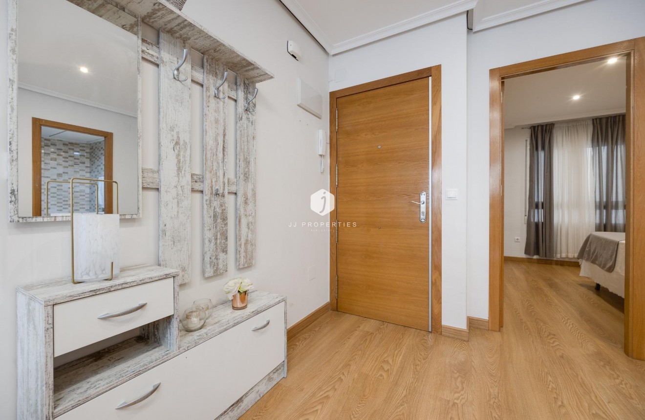 D'occasion - Appartement -
Torrevieja - Centro