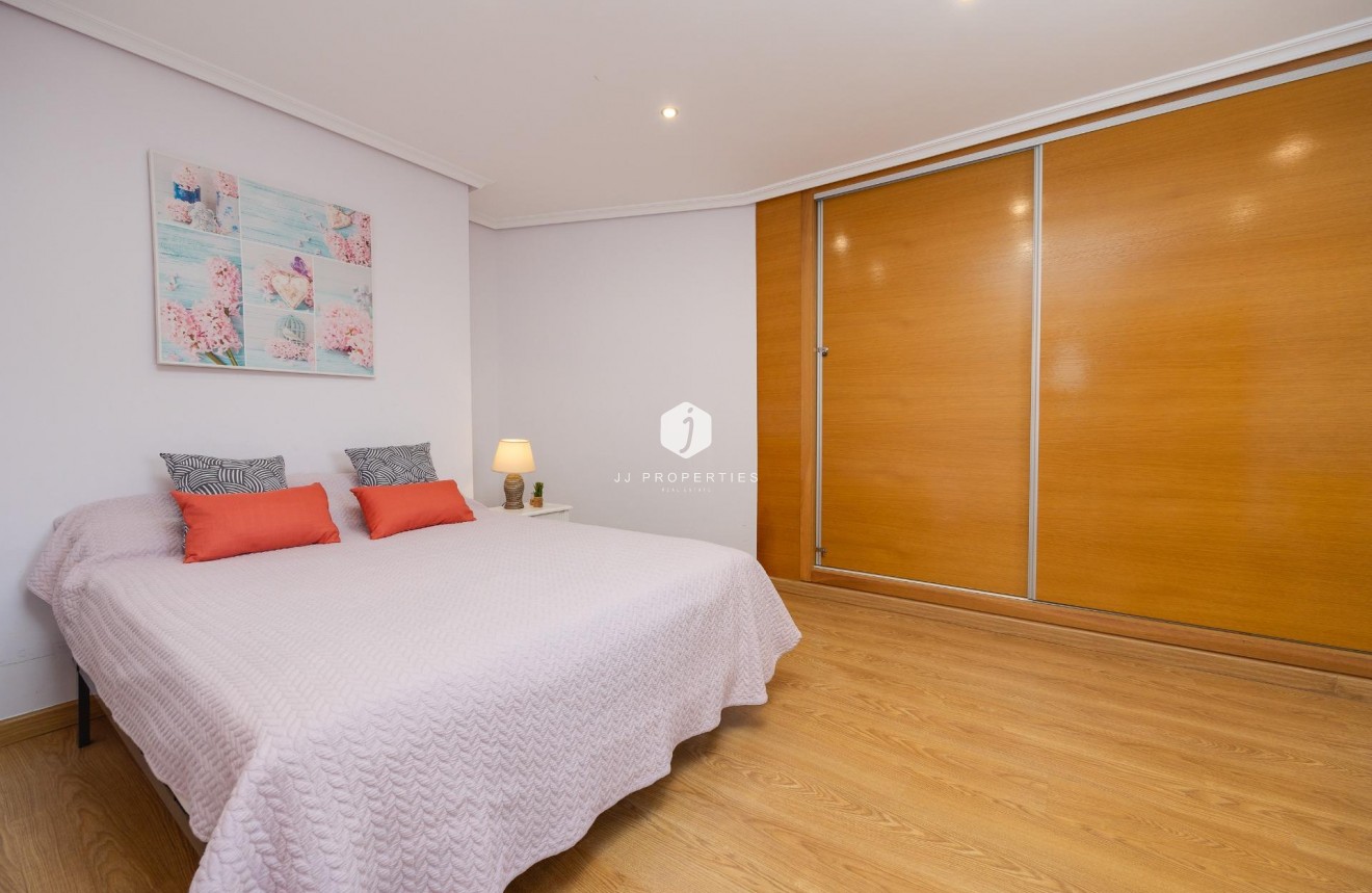 D'occasion - Appartement -
Torrevieja - Centro