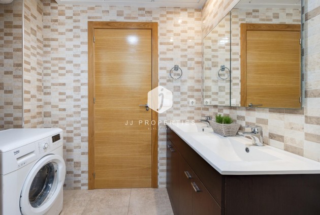 D'occasion - Appartement -
Torrevieja - Centro
