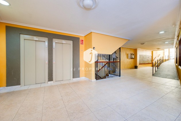 D'occasion - Appartement -
Torrevieja - Centro