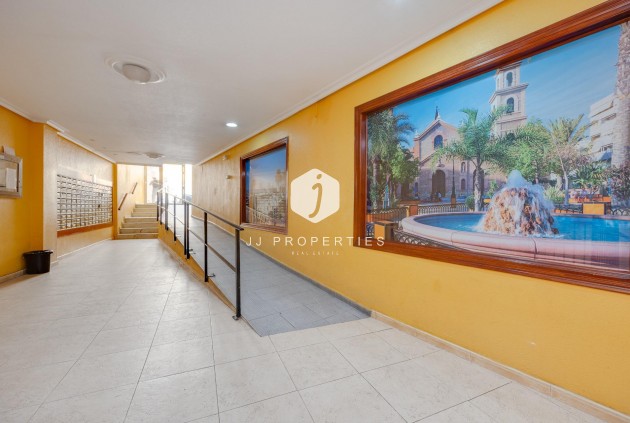 D'occasion - Appartement -
Torrevieja - Centro
