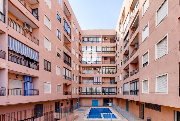 D'occasion - Appartement -
Torrevieja - Centro