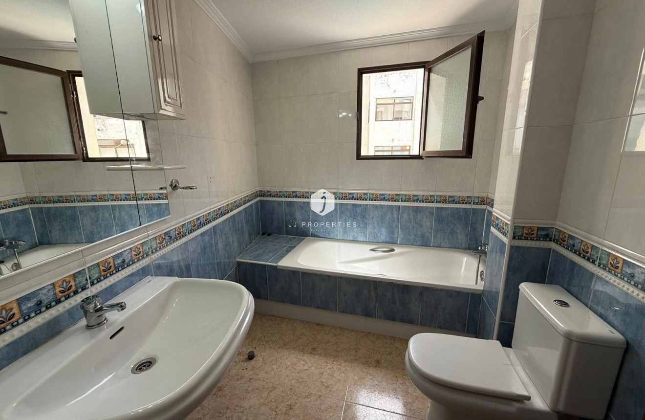 Resale - Apartment / flat -
San Miguel de Salinas - Inland