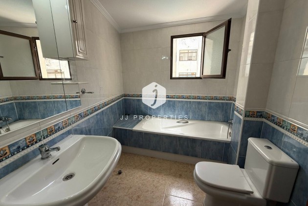 Resale - Apartment / flat -
San Miguel de Salinas - Inland