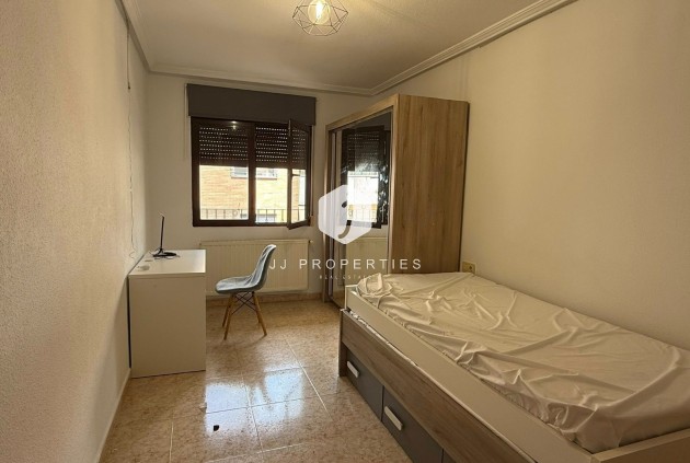 Resale - Apartment / flat -
San Miguel de Salinas - Inland