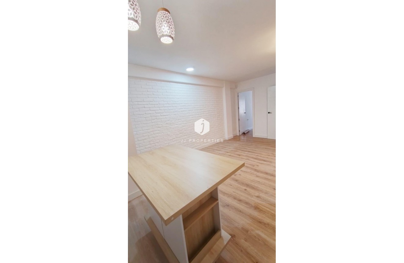 D'occasion - Appartement -
Torrevieja - Centro