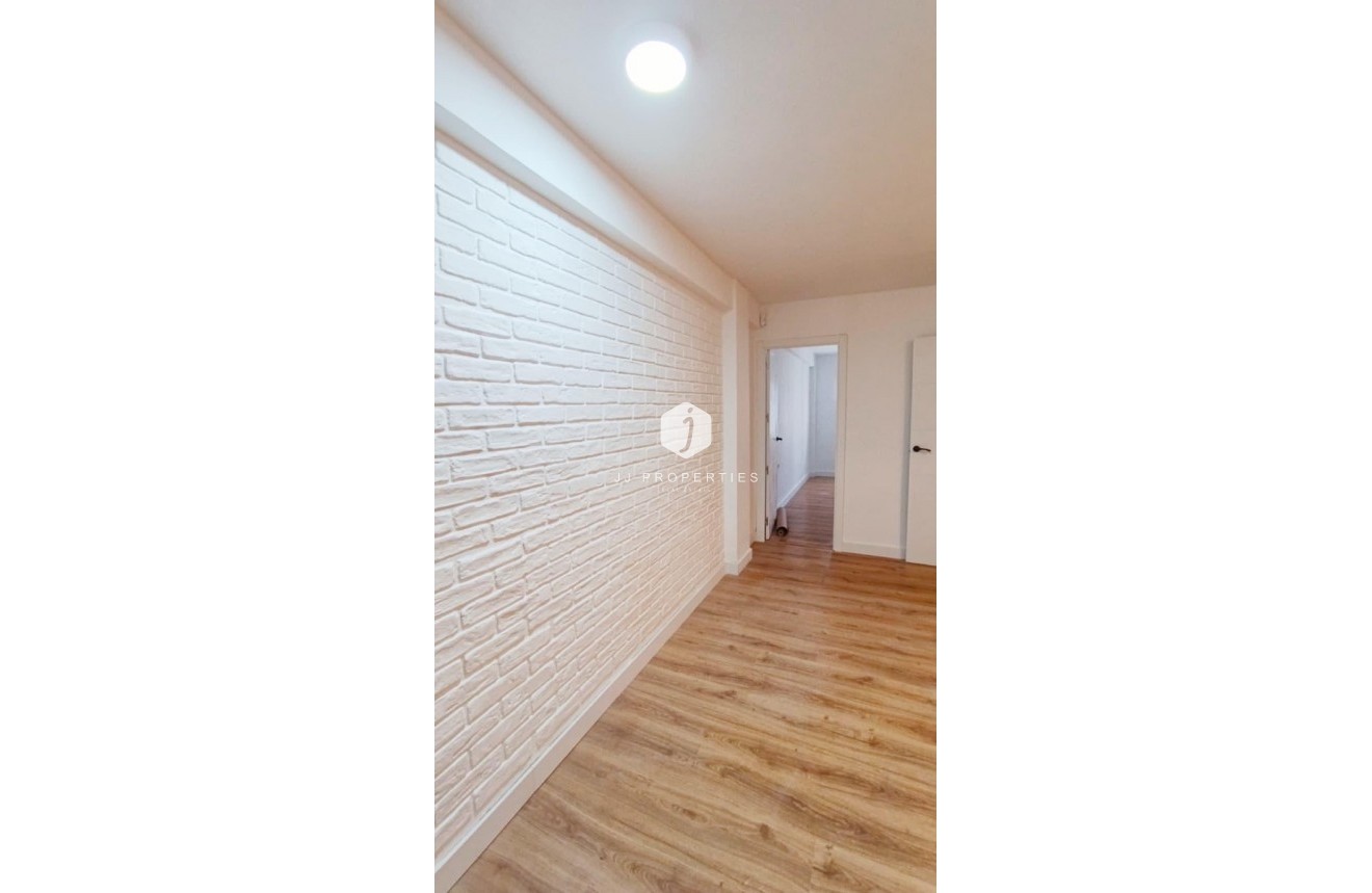 D'occasion - Appartement -
Torrevieja - Centro