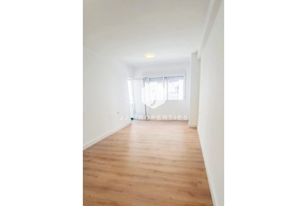 D'occasion - Appartement -
Torrevieja - Centro