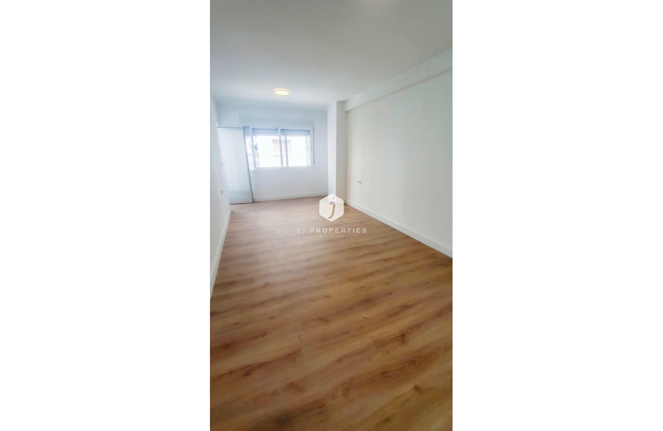 D'occasion - Appartement -
Torrevieja - Centro