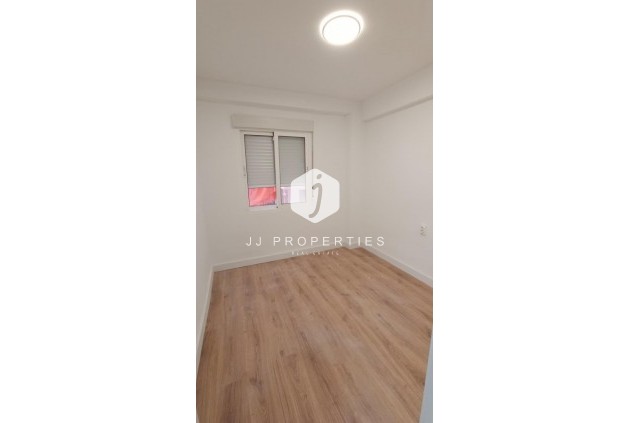 D'occasion - Appartement -
Torrevieja - Centro