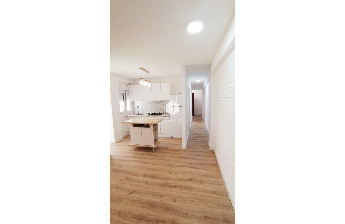 D'occasion - Appartement -
Torrevieja - Centro