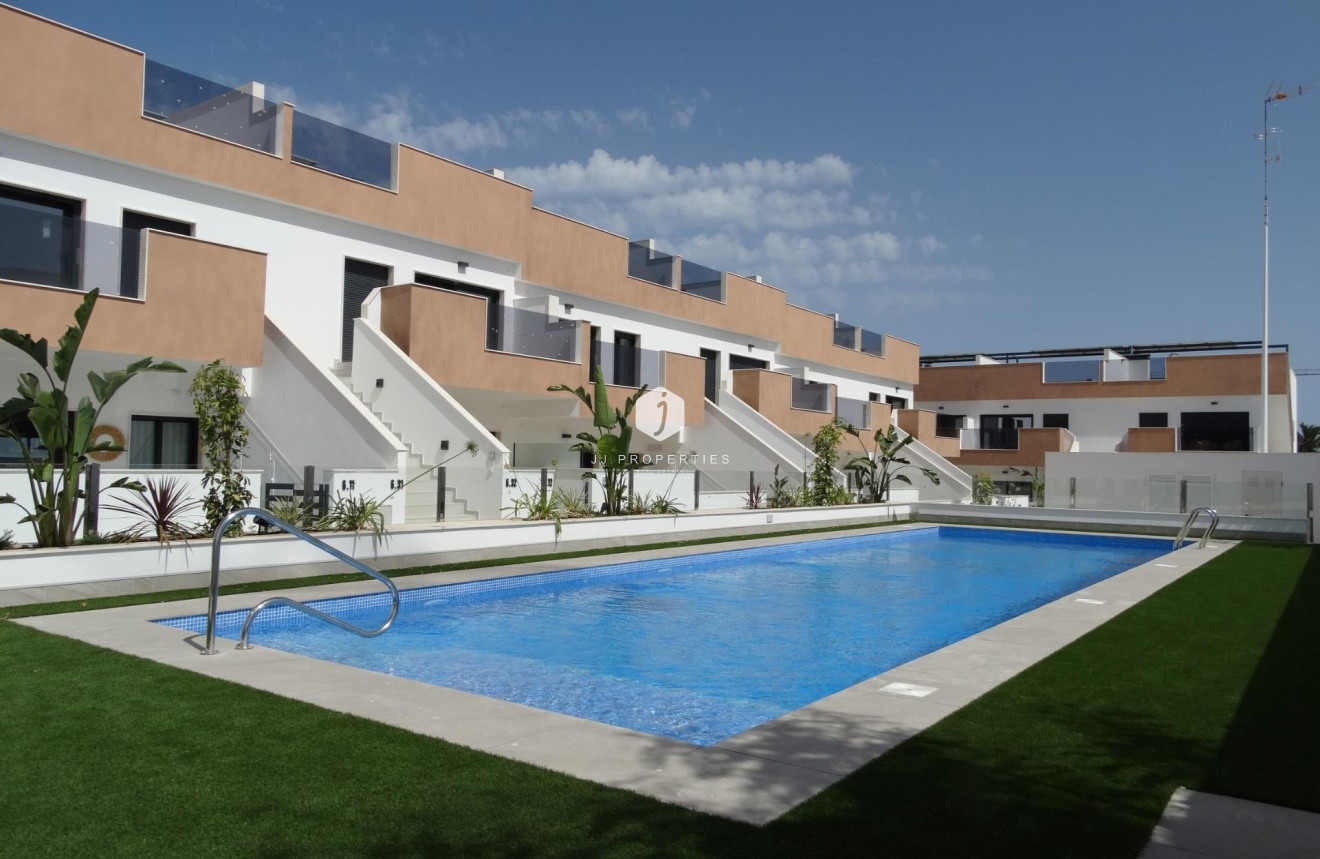 Neue Gebäude - Bungalow -
Pilar de la Horadada - pueblo