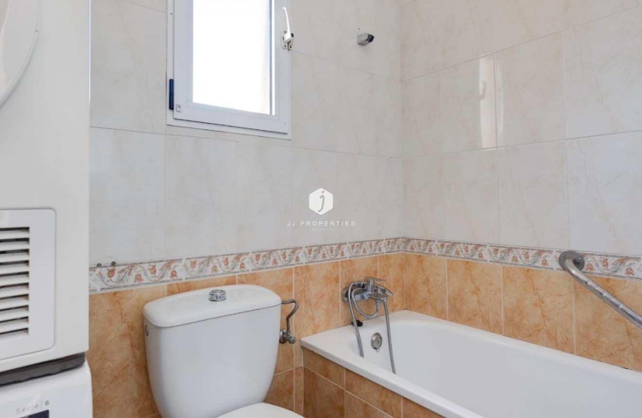 Resale - Chalet -
Torrevieja - Costa Blanca