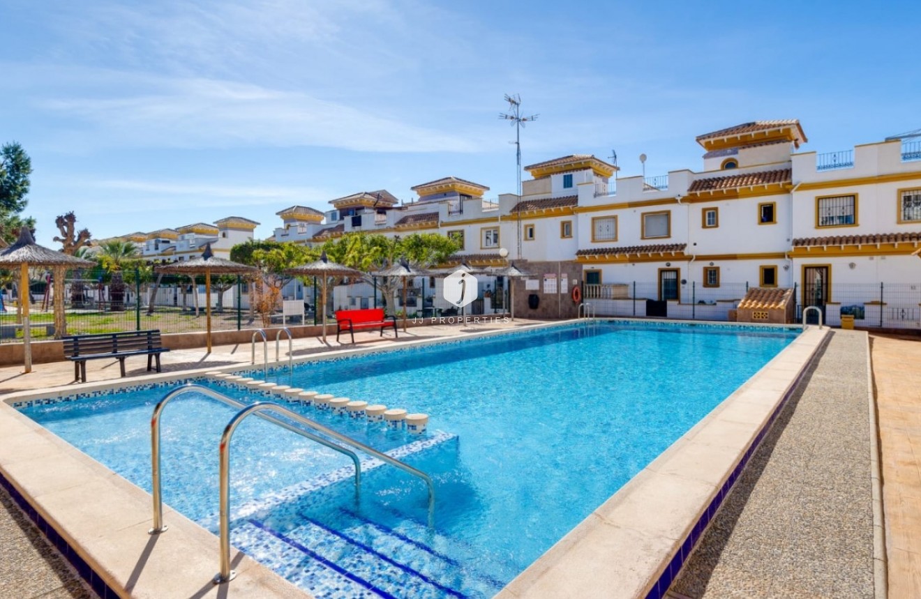 Resale - Chalet -
Torrevieja - Costa Blanca