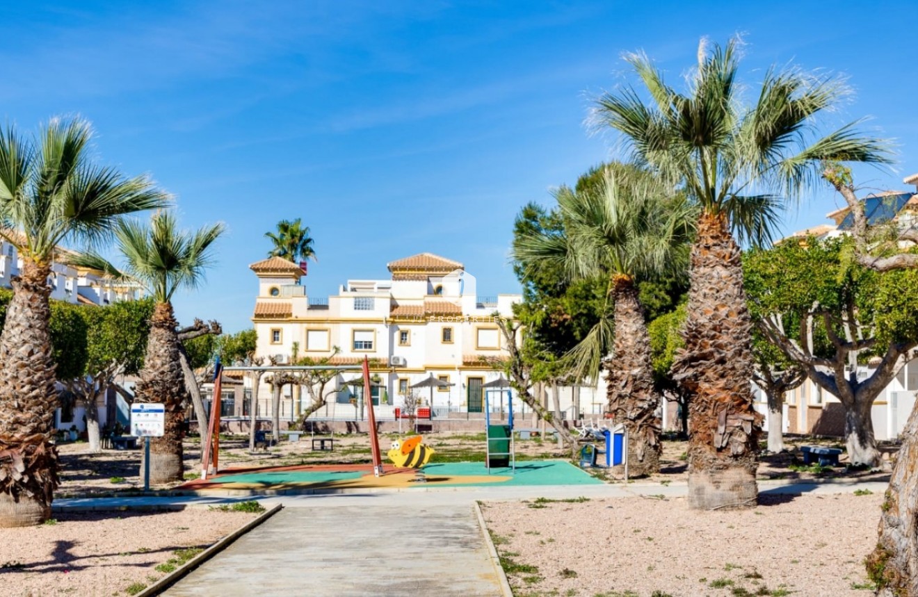 Resale - Chalet -
Torrevieja - Costa Blanca