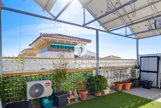 Resale - Chalet -
Torrevieja - Costa Blanca