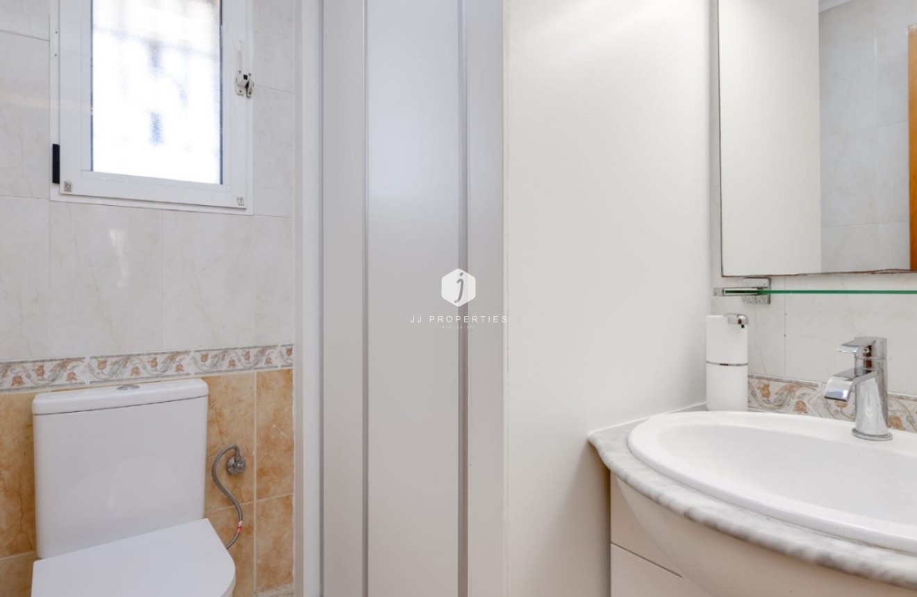 Resale - Chalet -
Torrevieja - Costa Blanca