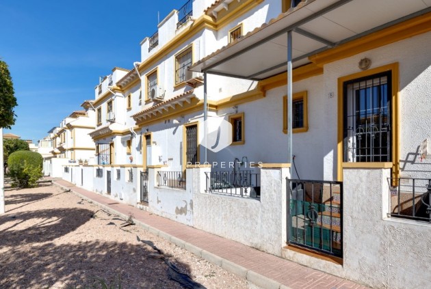 Resale - Chalet -
Torrevieja - Costa Blanca