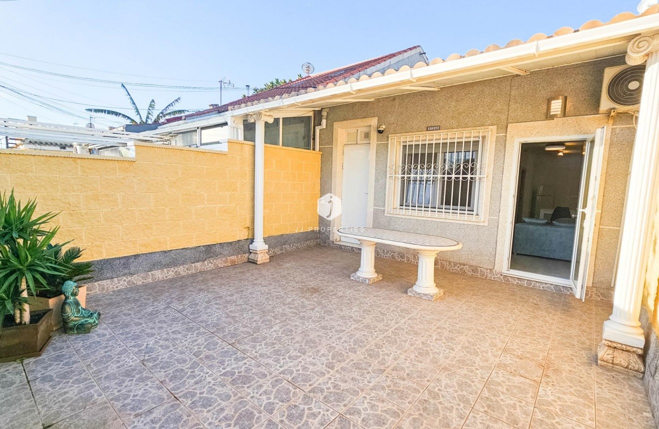 Segunda mano - Chalet -
Torrevieja - El Limonar