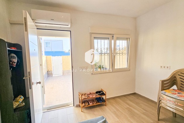 Segunda mano - Chalet -
Torrevieja - El Limonar