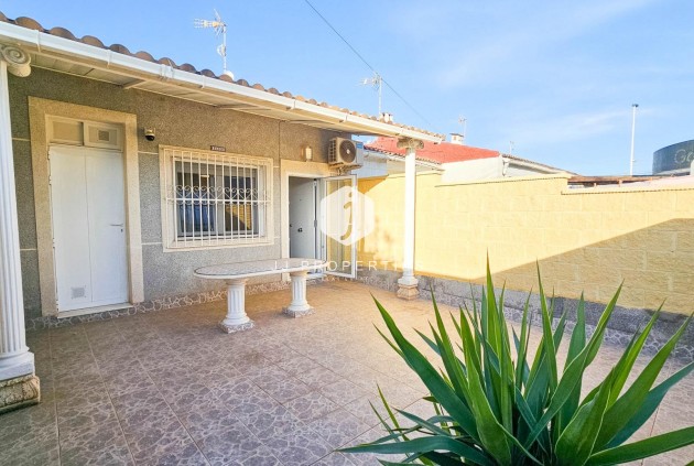 Segunda mano - Chalet -
Torrevieja - El Limonar