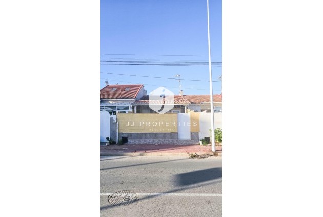 Segunda mano - Chalet -
Torrevieja - El Limonar