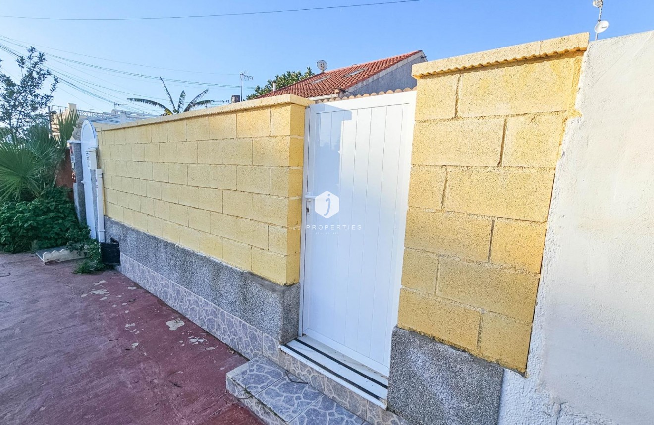 Segunda mano - Chalet -
Torrevieja - El Limonar
