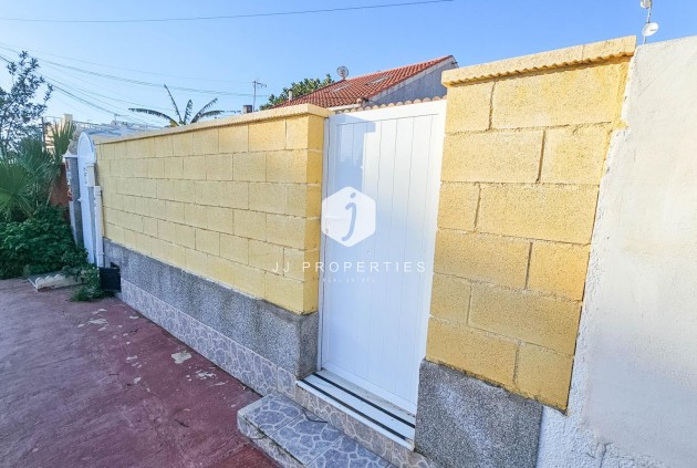 Segunda mano - Chalet -
Torrevieja - El Limonar