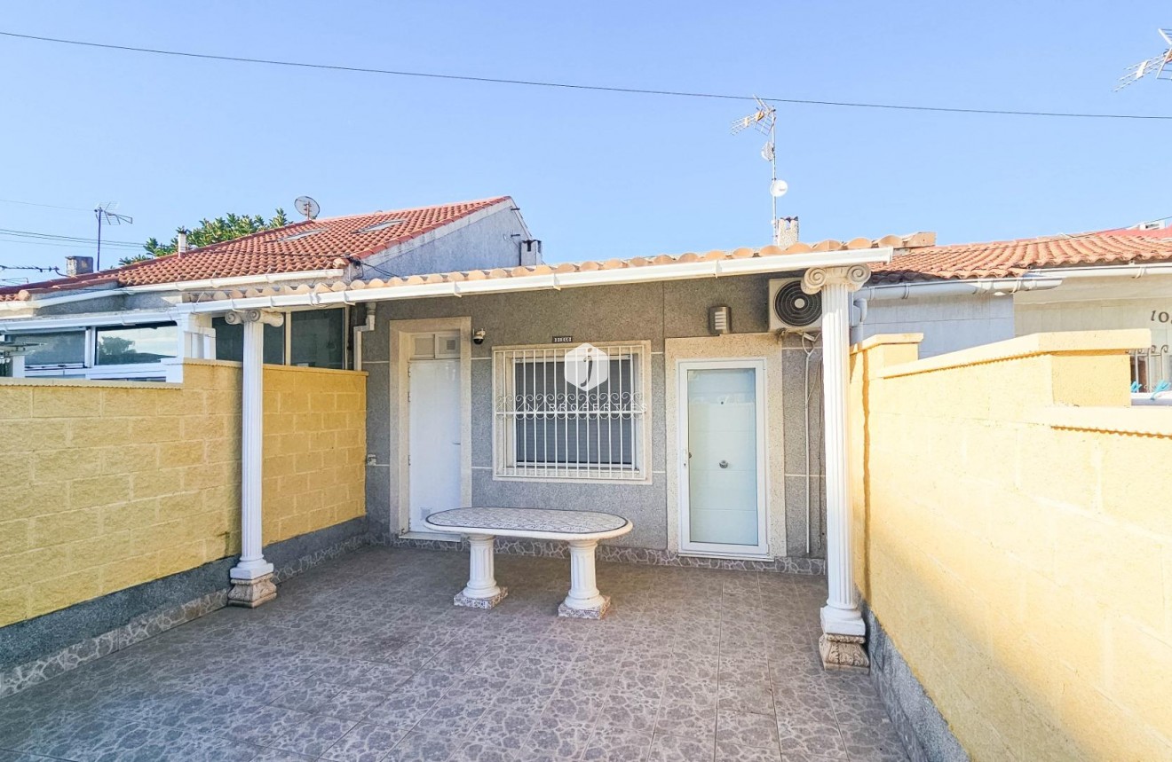 Segunda mano - Chalet -
Torrevieja - El Limonar