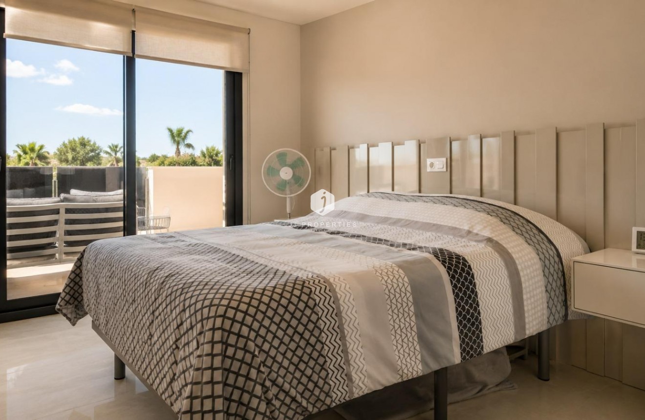Segunda mano - Apartamento / piso -
Orihuela Costa - PAU 8