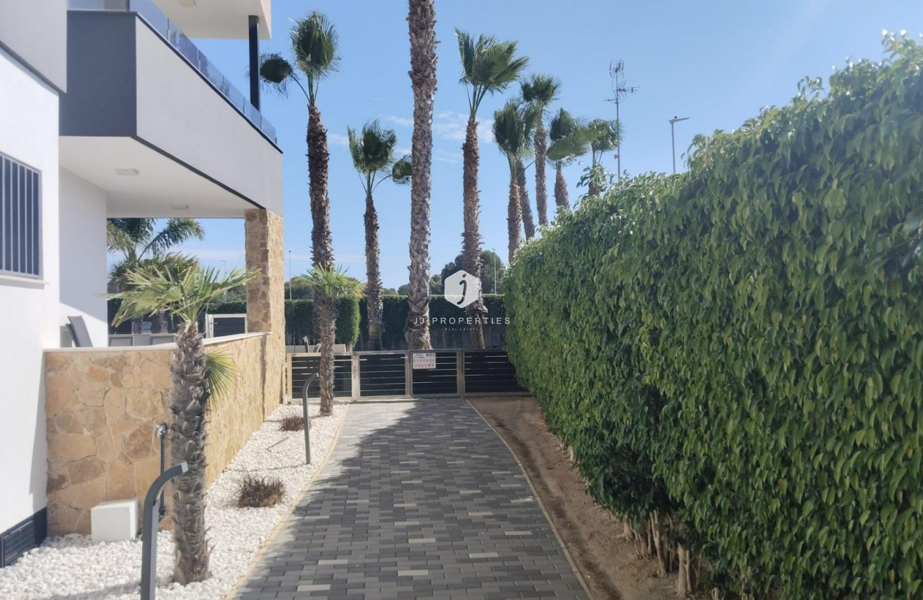 Segunda mano - Apartamento / piso -
Orihuela Costa - PAU 8