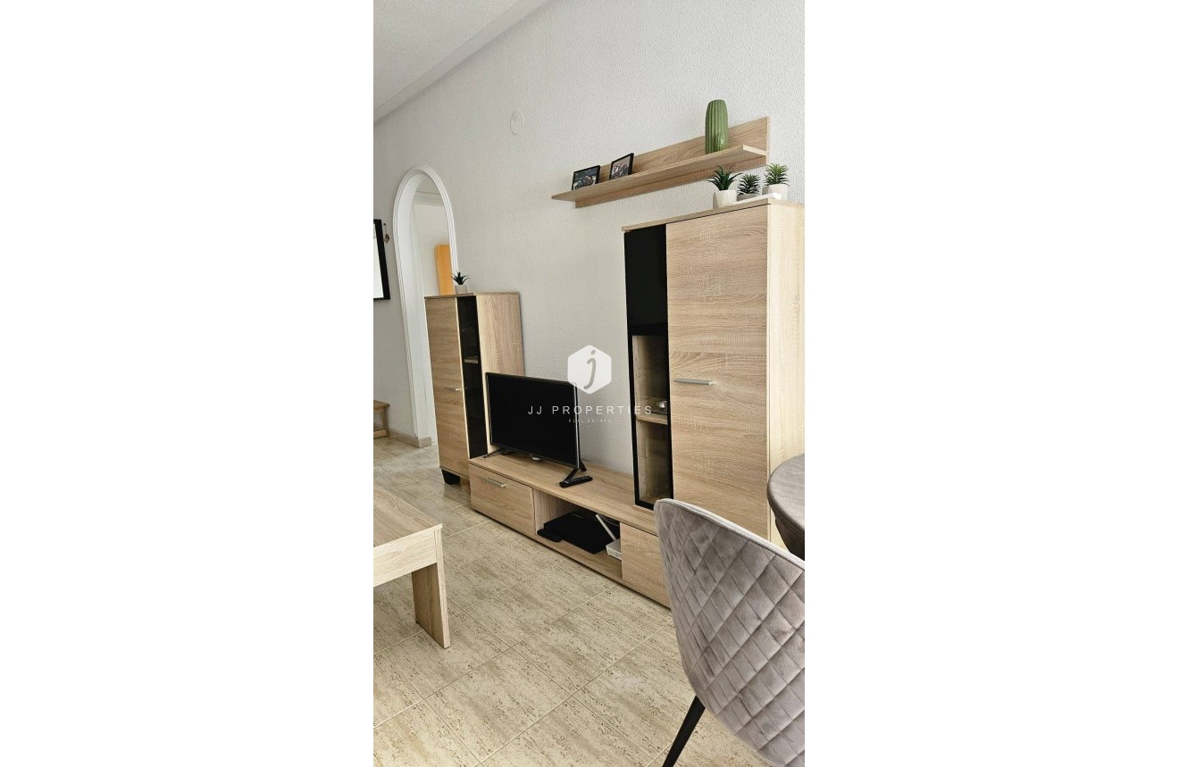 Z drugiej ręki - Daszek -
Torrevieja - Acequion
