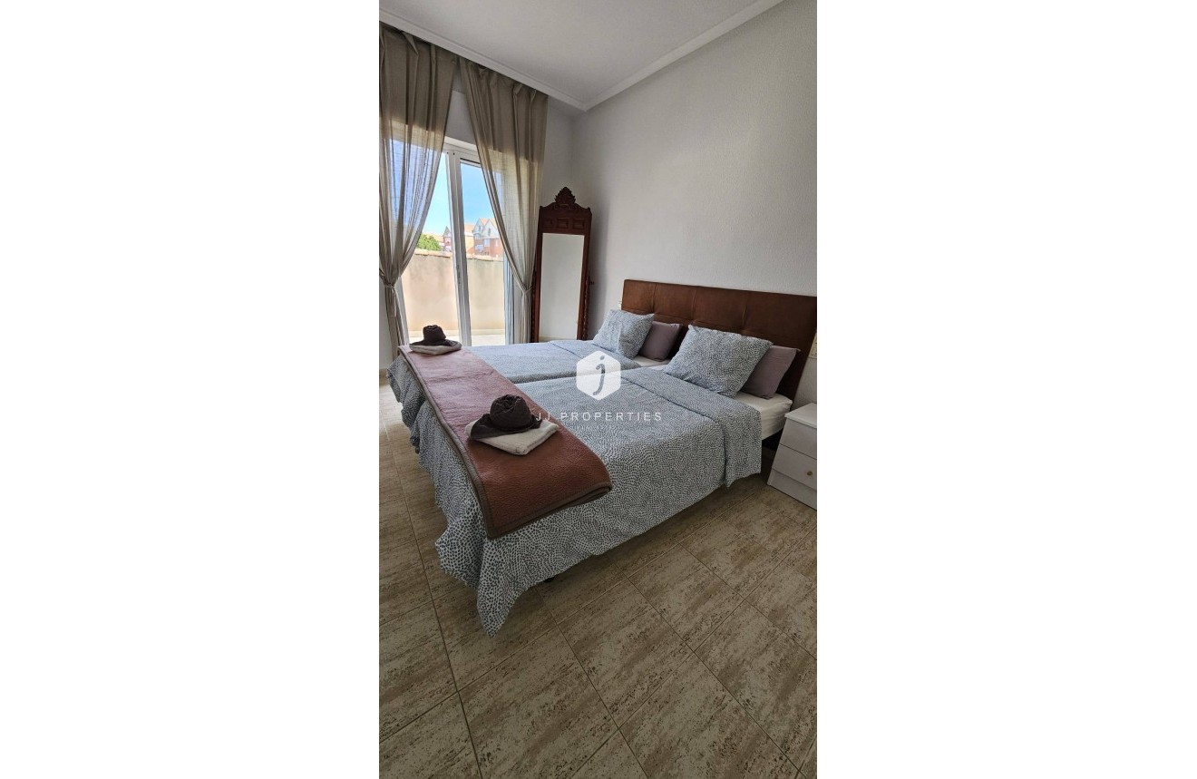 Z drugiej ręki - Daszek -
Torrevieja - Acequion