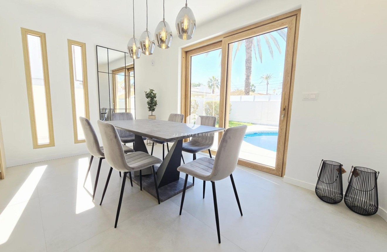 D'occasion - Villa -
Orihuela Costa - Cabo Roig