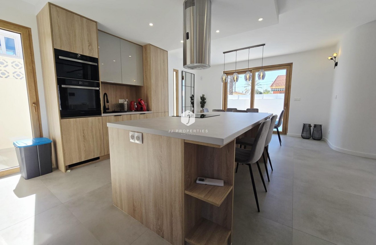 D'occasion - Villa -
Orihuela Costa - Cabo Roig
