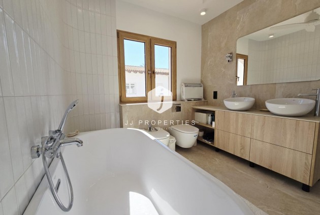 D'occasion - Villa -
Orihuela Costa - Cabo Roig