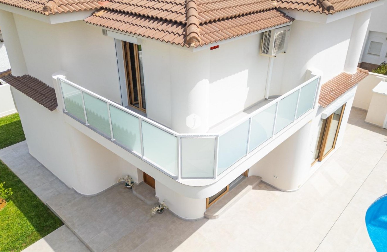 D'occasion - Villa -
Orihuela Costa - Cabo Roig
