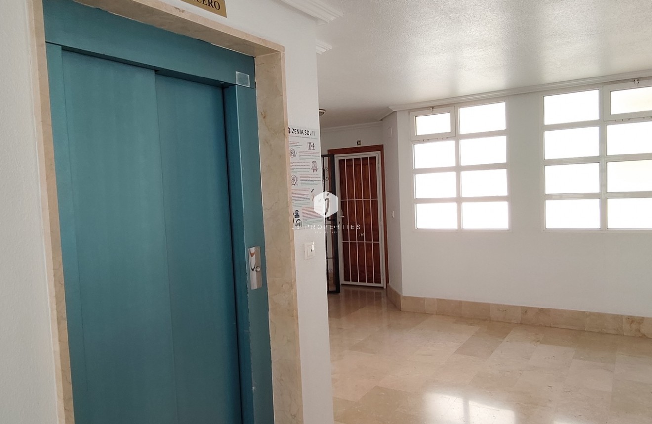 Resale - Apartment / flat -
La Zenia - Costa Blanca