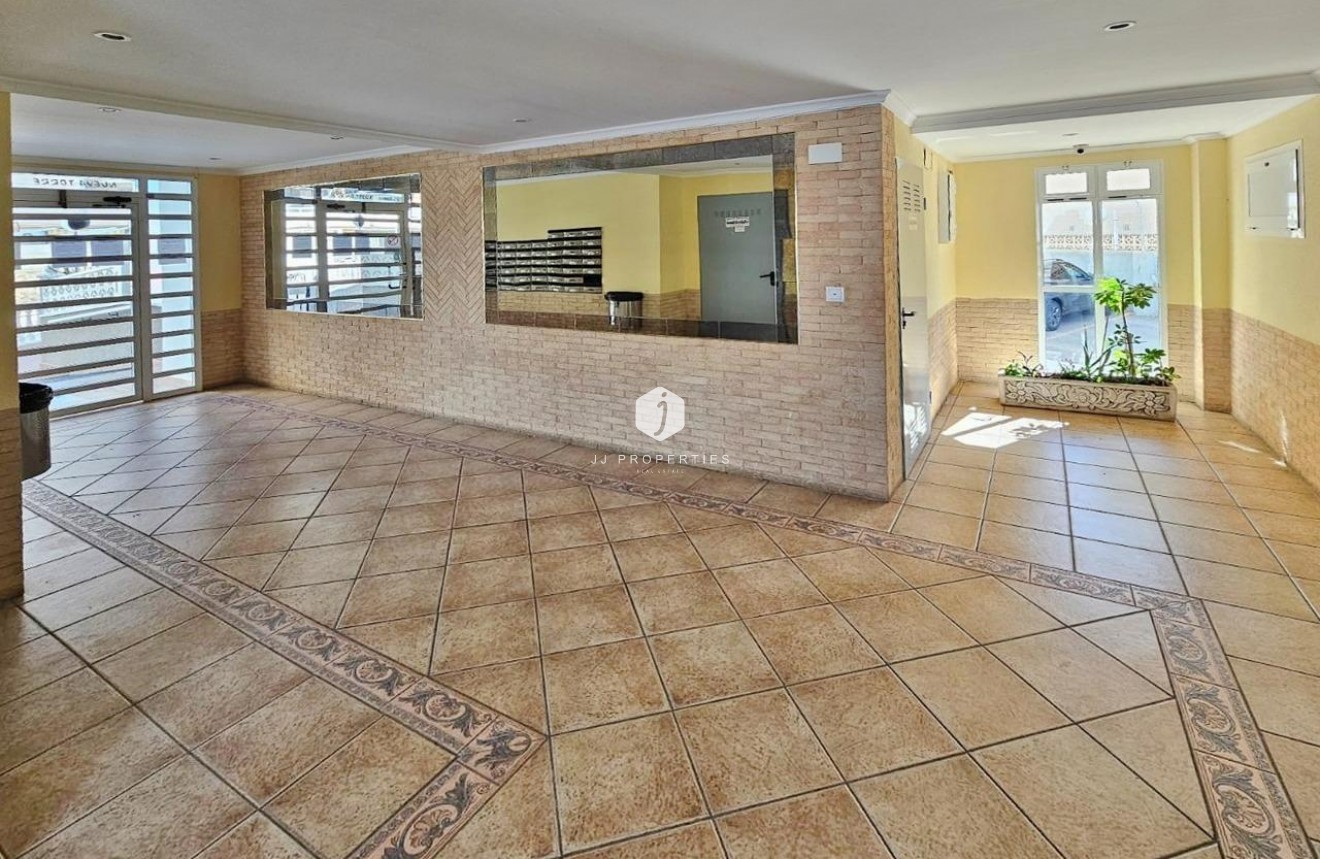 Tweedehands - Appartement / flat -
Torrevieja - Nueva Torrevieja
