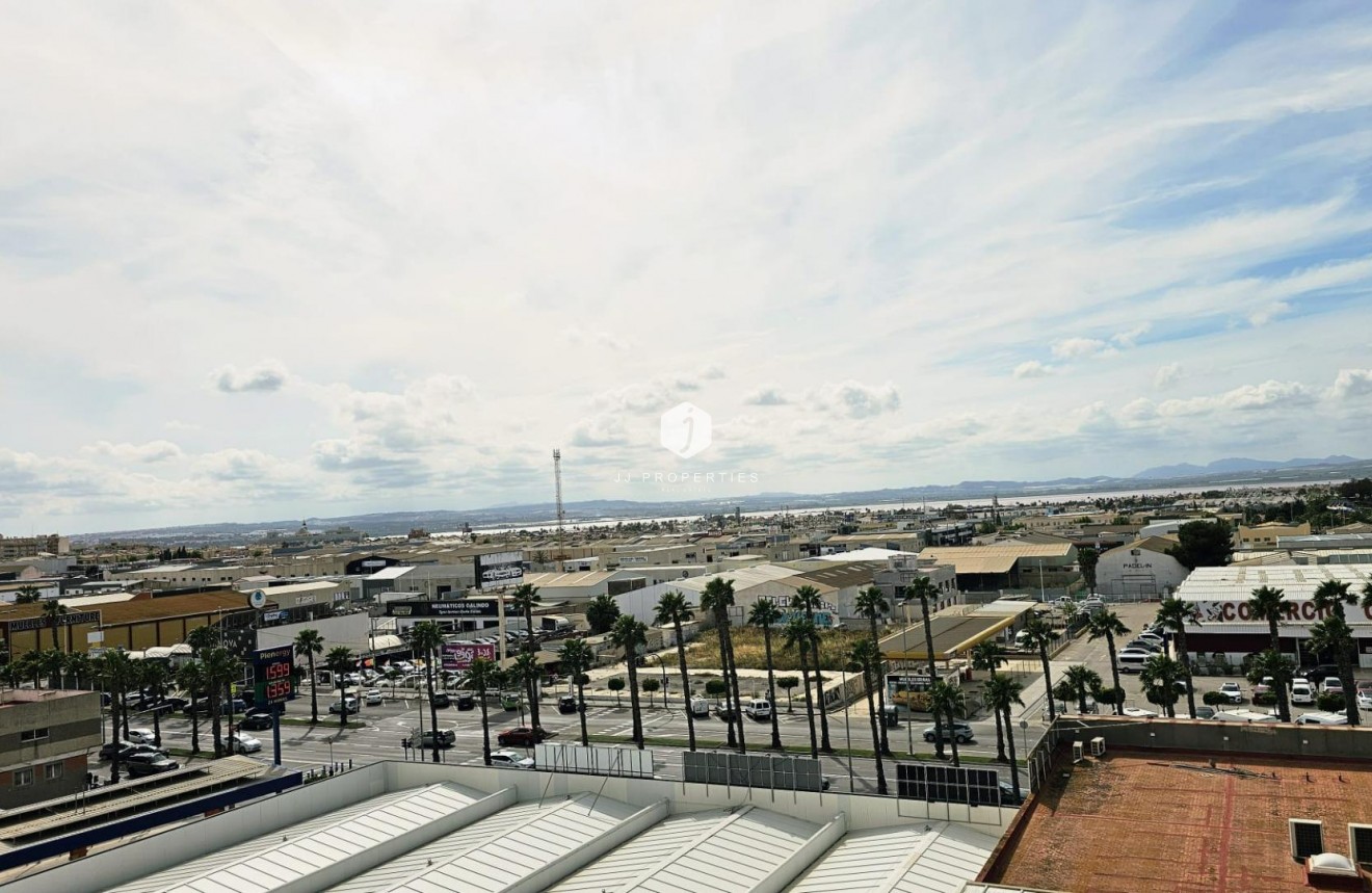 Tweedehands - Appartement / flat -
Torrevieja - Nueva Torrevieja