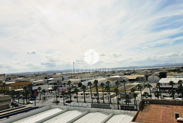 Tweedehands - Appartement / flat -
Torrevieja - Nueva Torrevieja