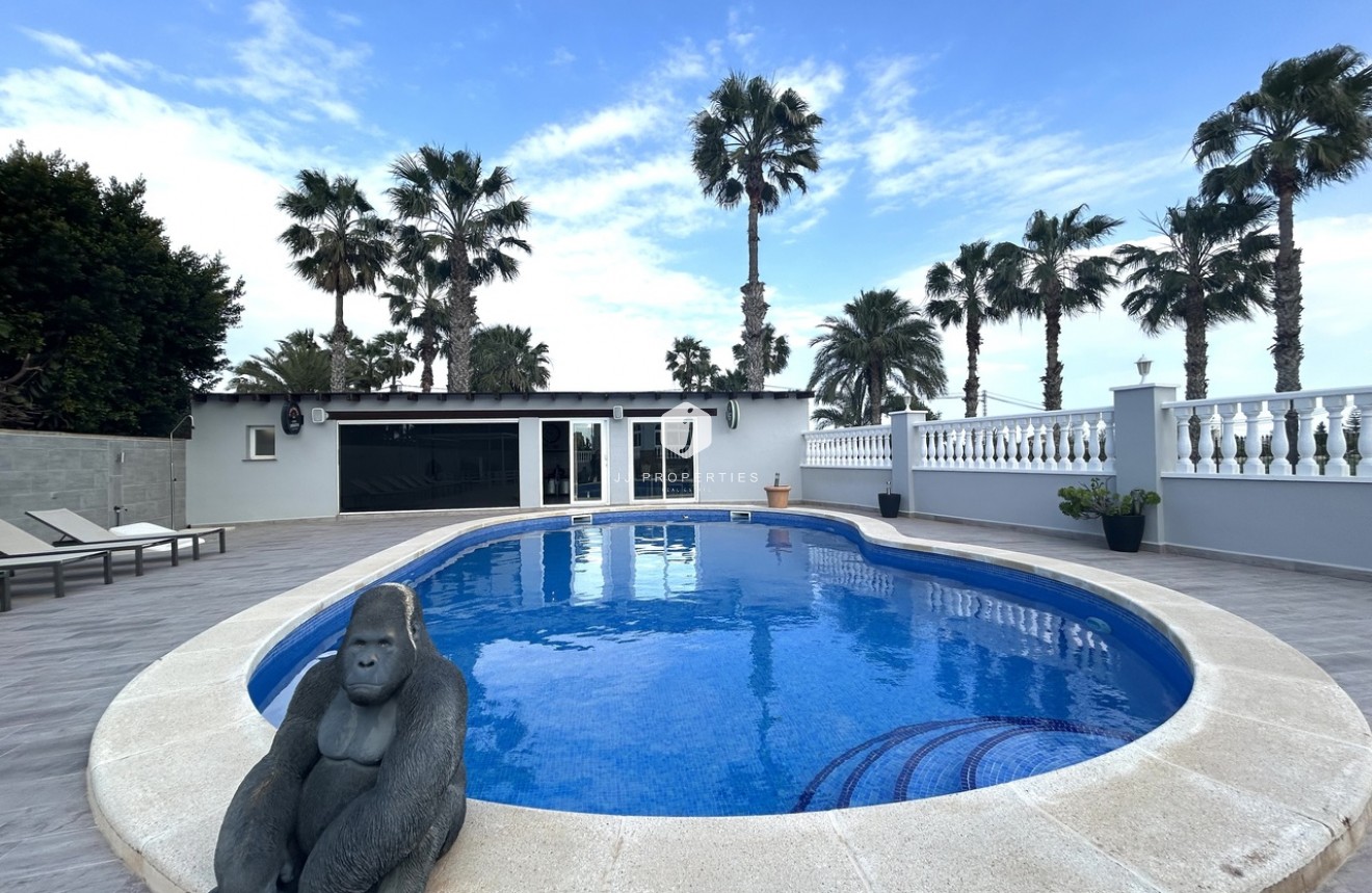 Resale - Villa -
Catral - Costa Blanca